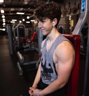 Ethan Wacker Instagram - A lot of people have been asking me for my workout routine. This is my chest workout. KEEP IN MIND I AM NOT A TRAINED PROFESSIONAL!! I am just someone who works out a lot and this is what works for me: •Start with 5-10 mins of stretching
•Flat Bench Press: 5 sets 8-10 reps per set. 2 sets of pause reps at the end with reduced weight, 8-10 reps per set.
•Incline Dumbbell Bench Press: 5 sets, 10-12 reps per set
•Chest Flys: 5 sets, 10-12 reps per set
•Chest Press Machine: 3 sets, 10-15 reps per set
•Dips: 3 sets, to failure each set
•Cable Flys: 3 sets, 8-10 reps per set.

Lmk in the comments if you want to see the workouts I do for back and biceps, shoulders, and abs. I’ll get back to doing legs soon, still got about a month or so until I can start using my leg in workouts.