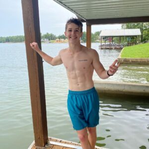 Ethan Wacker Instagram - Lake day w the fam #shotbymom