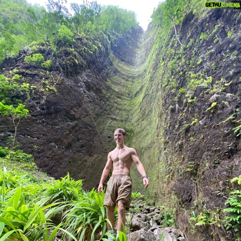 Ethan Wacker Instagram - Moving to a bigger city like Nashville makes me miss Hawaii and the boys from back home a little more today. I gotta find some cool hikes or smth in Nashville lmk if there are any in the comments