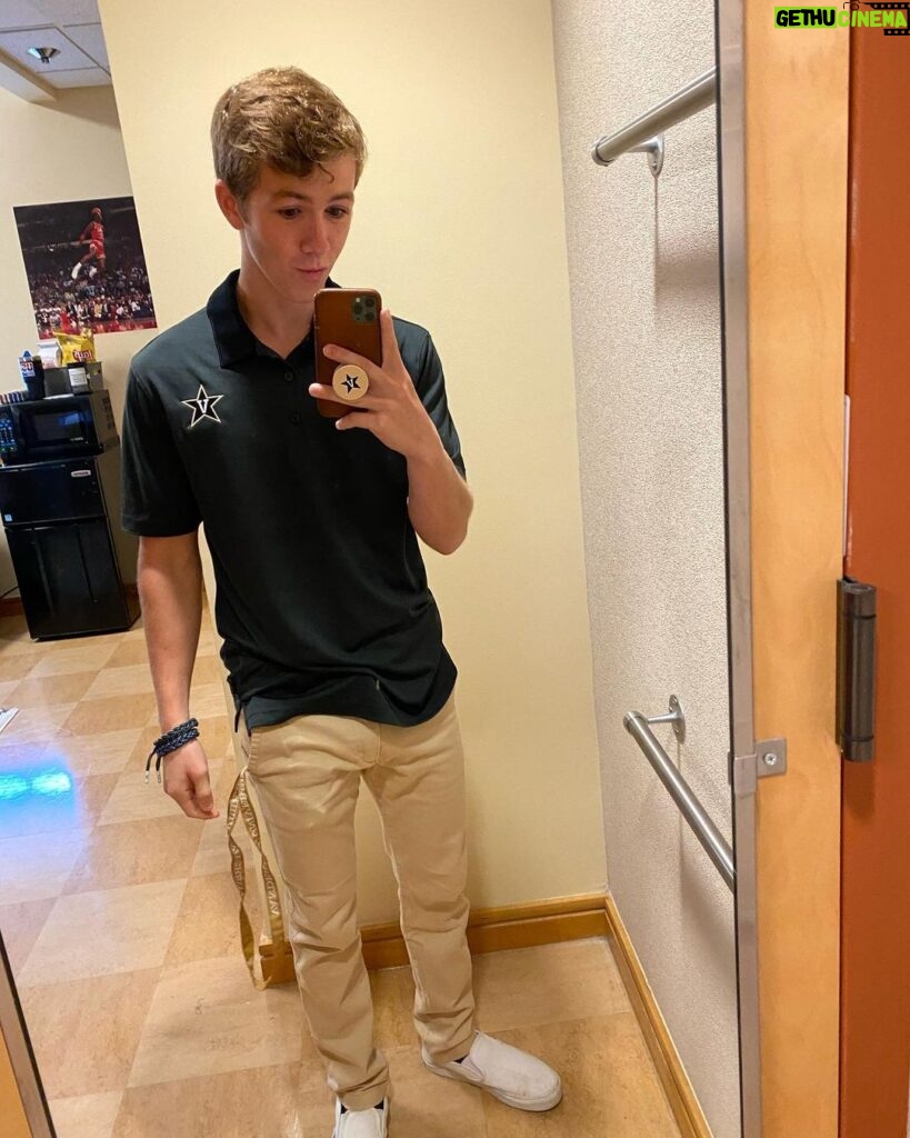 Ethan Wacker Instagram - I don’t mean to dress like such a economics/business major but it just happened Vanderbilt University