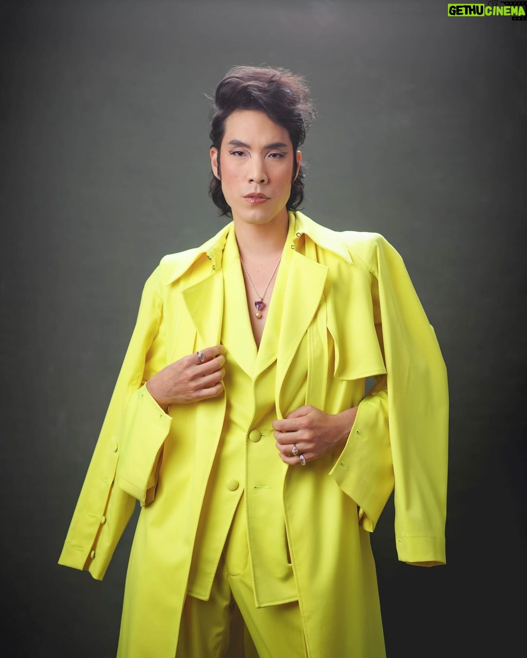 Eugene Lee Yang Instagram - Governors Awards ๐ styling by @colinmanderson makeup by @ariannachayleneblean hair by @daviddanggg photos by @jdrenes suiting by @landerosnewyork necklace by @misterpurl rings by @christinebukkehave shoes by @unitednude x @shaunross