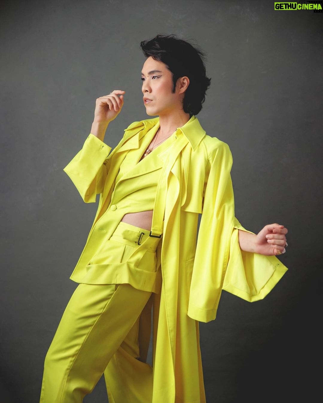 Eugene Lee Yang Instagram - Governors Awards ๐ styling by @colinmanderson makeup by @ariannachayleneblean hair by @daviddanggg photos by @jdrenes suiting by @landerosnewyork necklace by @misterpurl rings by @christinebukkehave shoes by @unitednude x @shaunross