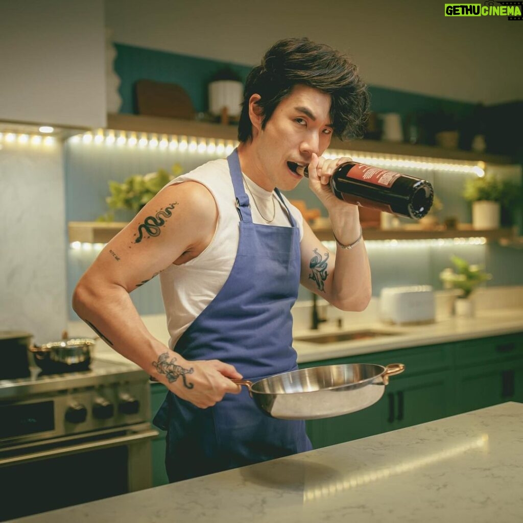 Eugene Lee Yang Instagram - Yes🫢 Chef😩👨‍🍳 Get tickets to Without A Recipe LIVE SPECIAL now at tryguys.com/LIVE or using the link in our bio🎟️🫡 📸 @jdrenes #tryguys #withoutarecipe