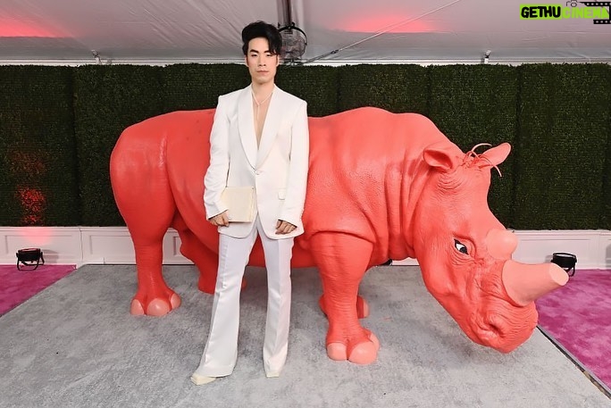 Eugene Lee Yang Instagram - NIMONA premiere! I can’t wait for y’all to experience this hilarious, heartbreaking, headstrong film that fought to be seen. Watch it on Netflix this Friday June 30! 🤘 styling by @colinmanderson makeup & hair by @monicaalvarezmakeup suit by @helenanthonyofficial necklace by @misterpurl vintage clutch by @ysl shoes by @shaunross x @unitednude New York City