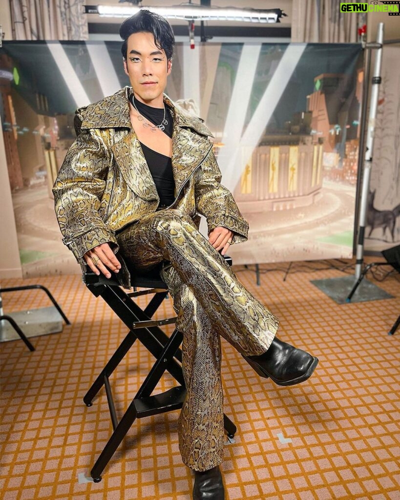 Eugene Lee Yang Instagram - Nimona press day - golden look ✨ *cue jojo’s bizarre adventure OST 🐆 styling by @colinmanderson hair & makeup by @amandawilsonmakeup wearing @helenanthonyofficial necklace by @juliaduff ear cuffs by @atavuscouture
