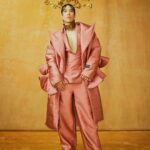 Eugene Lee Yang Instagram - ✨STAY GOLD✨ #goldgala @goldhouseco portraits by @danielseunglee styling by @colinmanderson makeup by @ariannachayleneblean hair by @daviddanggg look & shoes by @houseofharryhalim @harryhalim headpiece by @laureldewitt jewelry by @azitamirjewelry bag by @kristinakofficial