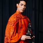 Eugene Lee Yang Instagram - Deeply honored to have received the @koreanamericanstory Trailblazer Award alongside Juju Chang and TOKiMONSTA #KASGala2021 🇰🇷 makeup: @vanmakeupnyc stylist: @kaitlynvitug gown & cape: @stello photographer: @janicekaramchung photo assistant: @joykimjoy New York City, N.Y.