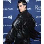 Eugene Lee Yang Instagram - gayer and prouder than ever 🖤 🏳️‍🌈 #GLAADawards 🏳️‍⚧️ Styling: @colinmanderson Hair: @daviddanggg Makeup: @ariannachayleneblean Makeup Asst.: @marykendallll Suit: @harryhalim_paris Diamonds: @h.crowne Ear Cuffs: @atavuscouture Shoes: @sunnisunnistudio Makeup provided by @thecremeshop Skincare by @peachandlily
