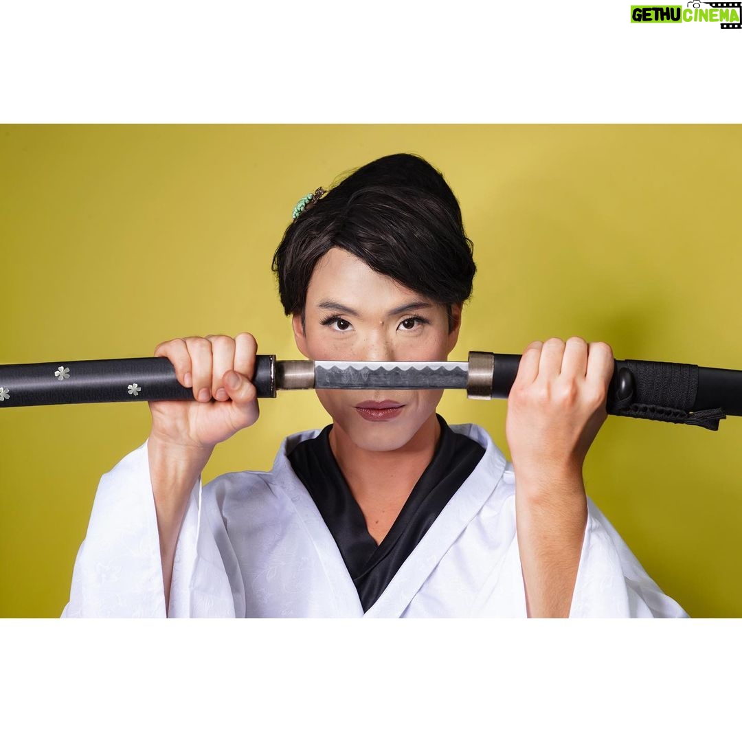 Eugene Lee Yang Instagram - “Silly Caucasian girl likes to play with samurai swords.” Beauty & Blood Series: #KillBill🗡️ O-Ren Ishii 石井 オーレン (Lucy Liu) #Halloween #Eugenoween Photos by @jdrenes Hair & Makeup by @ariannachayleneblean Hair & Makeup Asst. by @marykendallll Black Kimono by @estheryyoon
