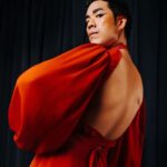 Eugene Lee Yang Instagram - Deeply honored to have received the @koreanamericanstory Trailblazer Award alongside Juju Chang and TOKiMONSTA #KASGala2021 🇰🇷 makeup: @vanmakeupnyc stylist: @kaitlynvitug gown & cape: @stello photographer: @janicekaramchung photo assistant: @joykimjoy New York City, N.Y.