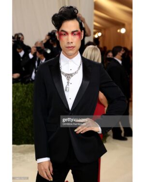 Eugene Lee Yang Instagram - #metgala 
hair by @daviddanggg 
makeup by @vanmakeupnyc 
nails by @sojinails 
necklace by @ericksonbeamon 
vintage tuxedo by @dior @hedislimane 
shoes by @jimmychoo 
special thanks to @derekblasberg @nickbrown @voguemagazine & @metmuseum
