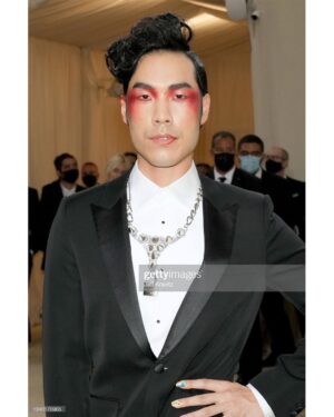 Eugene Lee Yang Instagram - #metgala 
hair by @daviddanggg 
makeup by @vanmakeupnyc 
nails by @sojinails 
necklace by @ericksonbeamon 
vintage tuxedo by @dior @hedislimane 
shoes by @jimmychoo 
special thanks to @derekblasberg @nickbrown @voguemagazine & @metmuseum