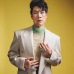 Eugene Lee Yang Instagram - Oscars One House Toast 💎 #goldhouse ✨ Styling by @colinmanderson Makeup by @ariannachayleneblean Suit & Coat by @helenanthonyofficial Rings by @atranova_by_sheilab Shoes by @unitednude Photos by @jdrenes Event Photo by @theloungebooth