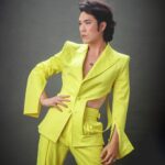 Eugene Lee Yang Instagram - Governors Awards 💛 styling by @colinmanderson makeup by @ariannachayleneblean hair by @daviddanggg photos by @jdrenes suiting by @landerosnewyork necklace by @misterpurl rings by @christinebukkehave shoes by @unitednude x @shaunross
