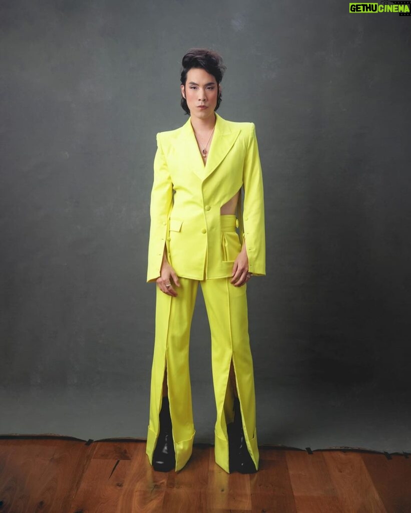 Eugene Lee Yang Instagram - Governors Awards 💛 styling by @colinmanderson makeup by @ariannachayleneblean hair by @daviddanggg photos by @jdrenes suiting by @landerosnewyork necklace by @misterpurl rings by @christinebukkehave shoes by @unitednude x @shaunross