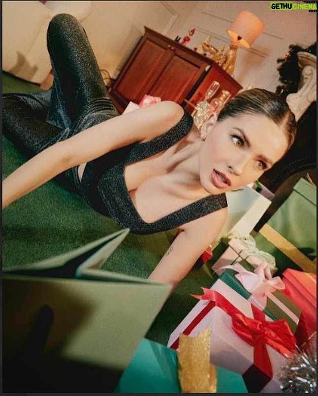 Eugenia Suárez Instagram - - xmas dump w/ @desiderataofical #LasFiestas