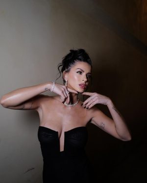 Eugenia Suárez Instagram - Ready 

St @davmartens 
💇🏽‍♀️ @malapeluqueria @juanmacativa 
Makeup by China ❤️
@latingrammystomiami