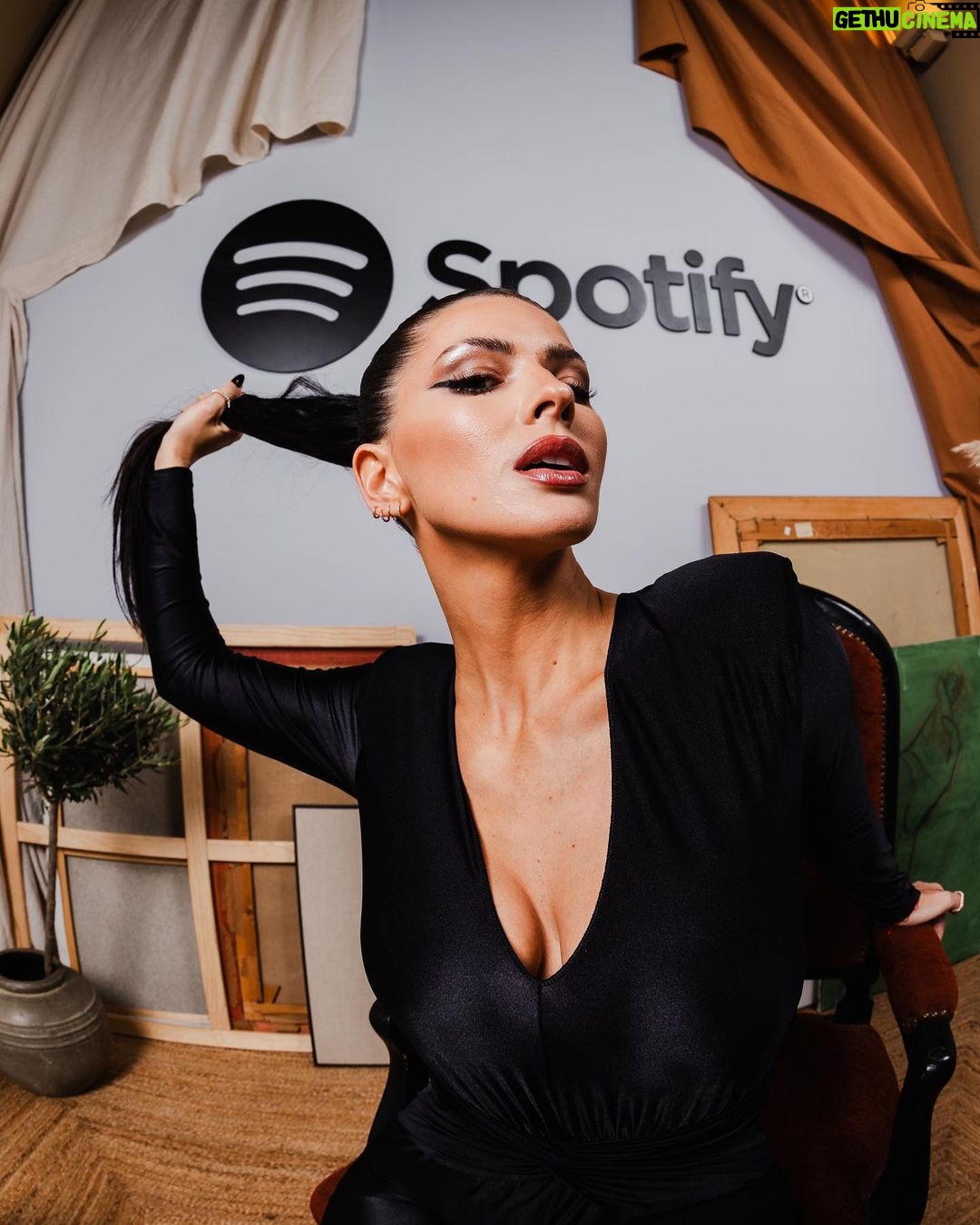 Eugenia Suárez Instagram - Gracias por bancar siempre ❤️ @carolp4p @spotifyargentina @spotify #latingrammy Seville, Spain
