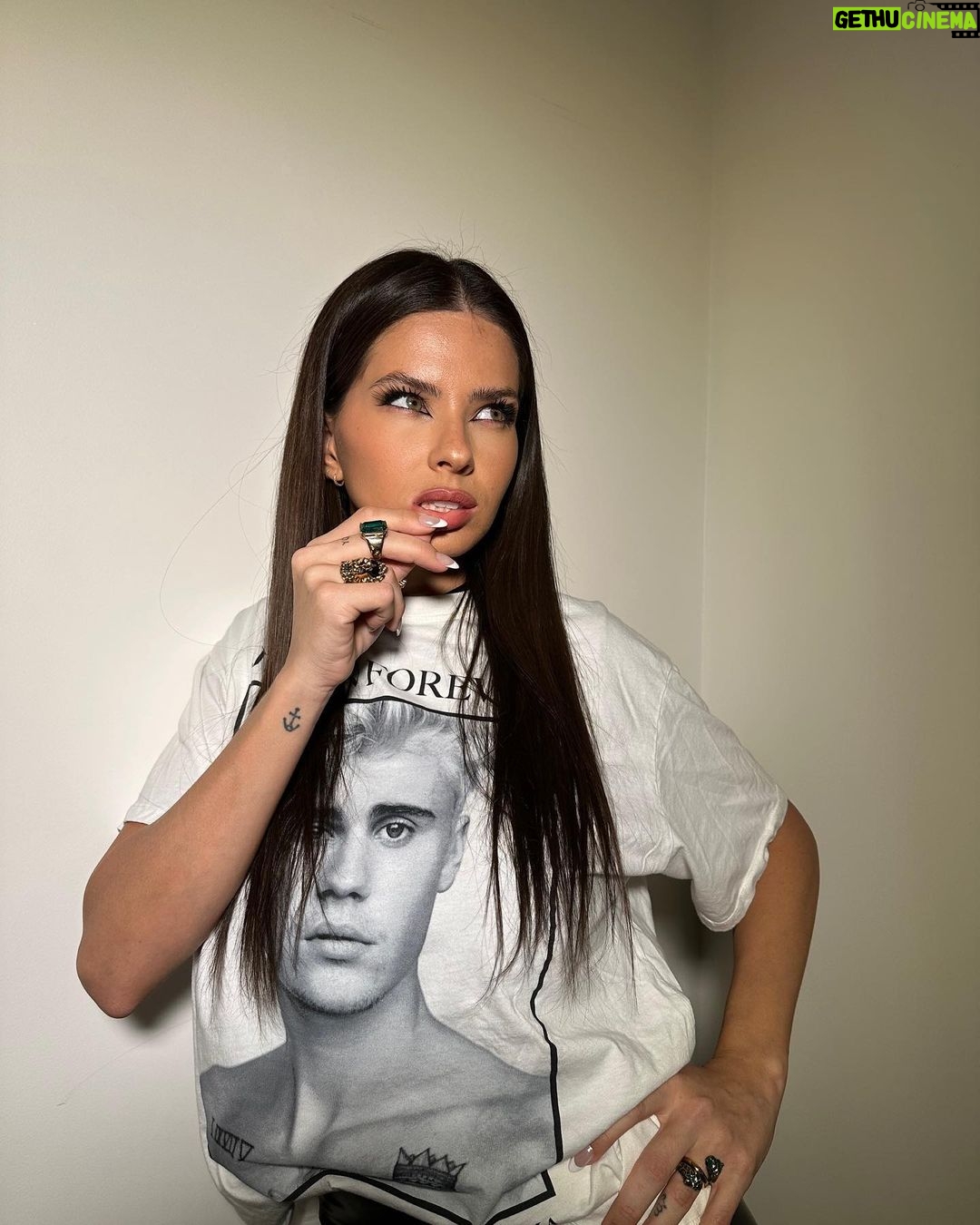 Eugenia Suárez Instagram - De piscis igual que Justin ♓️ @juanmacativa @malapeluqueria @juicymakeup @estoeslasunias
