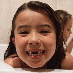 Eugenia Suárez Instagram - 10 años atrás nacía quien me haría conocer el amor más profundo y grande del mundo. 
La mejor hermana, la mejor compañera, la más empática, sensible, dulce, buena y graciosa. 
Es un honor ser tu mamá, mi Rufita.
Gracias.
Te amo con locura.