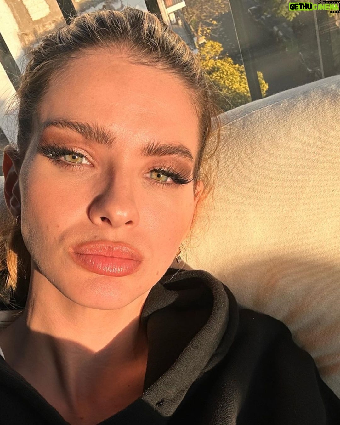 Eugenia Suárez Instagram - Y en un amanecer te encontraré bailando con el sol ❤️🔥