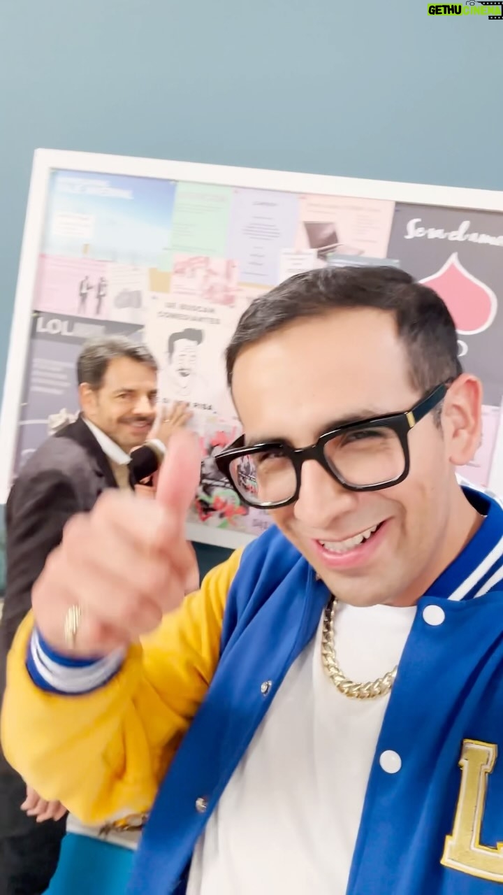 Eugenio Derbez Instagram - Este corcho no lo tiene ni la mejor ๐พ . #LOLMX ๐ Marzo 8 solo en @primevideomx #LOL6 @lolmx_oficial // Now thatโs some high-quality bulletin board #LOLMX ๐