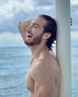 Eugenio Siller Instagram - Think, Laugh …. Love 🌊

@thewestincozumel
