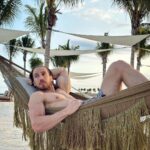 Eugenio Siller Instagram - Let’s hang out … 😬