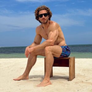 Eugenio Siller Instagram - We're so busy watching out for what's just ahead of us that we don't take time to enjoy where we are.

@stregiskanairesort