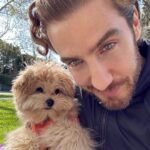 Eugenio Siller Instagram - Animal Lover 😊🐶 At the Park