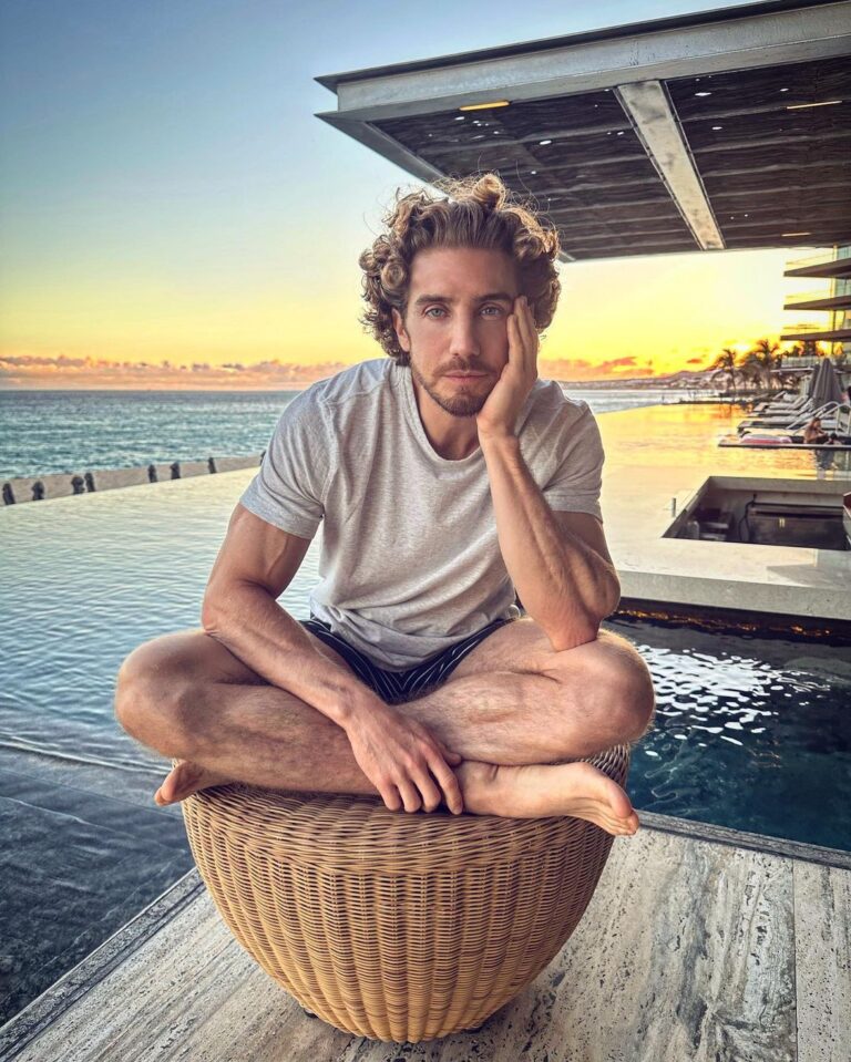 Eugenio Siller Instagram - Golden … @solazresortloscabos Solaz, A Luxury Collection Resort, Los Cabos