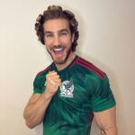 Eugenio Siller Instagram - Yo ya me puse la verde para apoyar a @miseleccionmx !!! 🇲🇽 #MéxicoDeMiVida #worldcup #mundial #qatar2022 #shotoniphone Mexico City, Mexico