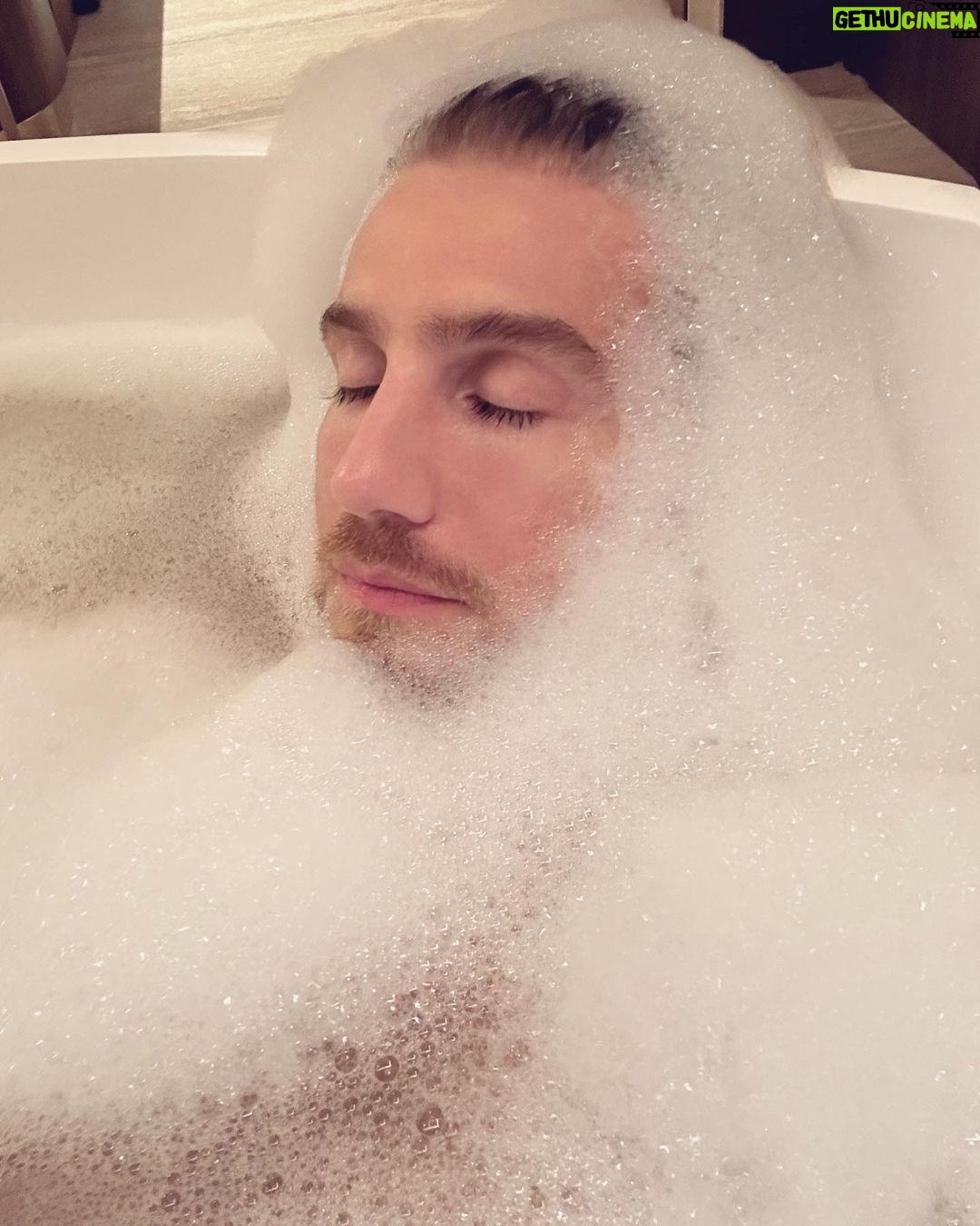 Eugenio Siller Instagram - Bubble time … 🫧 🫧 The St. Regis Kanai Resort, Riviera Maya