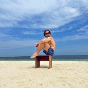 Eugenio Siller Instagram - We're so busy watching out for what's just ahead of us that we don't take time to enjoy where we are.

@stregiskanairesort