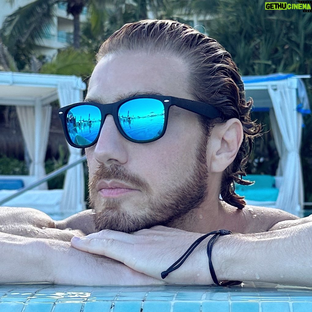 Eugenio Siller Instagram - Cuando calienta el Sol … Cancún, Quintana Roo