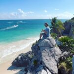 Eugenio Siller Instagram - Feliz Navidad desde el Caribe Mexicano 🎄 🏝️ ☀️ Tulum, Q. Roo