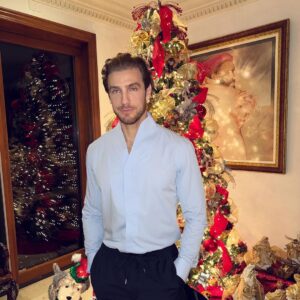 Eugenio Siller Instagram - Merry Christmas !!! 🎄 • Dec 24, 2023 •