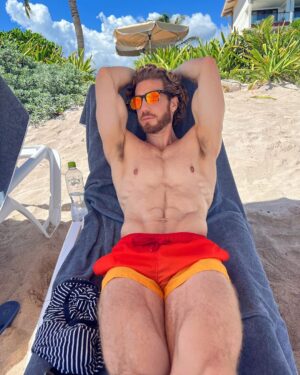 Eugenio Siller Instagram - Not now … I’m busy … 🤚🏼 

#shotoniphone