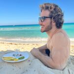 Eugenio Siller Instagram - Mezcaleando en mi México lindo y querido 🇲🇽 @jwcancun #shotoniphone Cancún, Quintana Roo