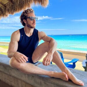 Eugenio Siller Instagram - Enjoying these beautiful and magical colors today … 🏝️ ☀️ 🌊 

@jwcancun 
#JWMarriottCancun
#MarriottCancunResorts