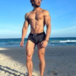 Eugenio Siller Instagram - Looking at the Sun - Positive Energy ➕⚡️ Mirando al Sol - Energía Positiva ☀️ 🔋 Live Aqua Beach Resort Cancun