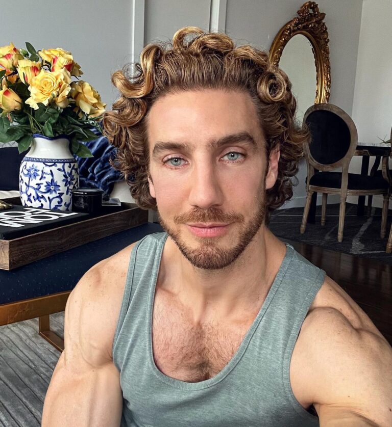 Eugenio Siller Instagram - Your mental health is more important than your career, money, other people's opinions, that event you said you would attend, your partner's mood and your family's wishes combined. If taking care of yourself means letting someone down, then let someone down. 🙌🏻 Beverly Hills, California