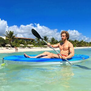 Eugenio Siller Instagram - KAYAK MONDAY ☀️🌴 

 LUNES DE KAYAK

@unico2087 
#shotoniphone