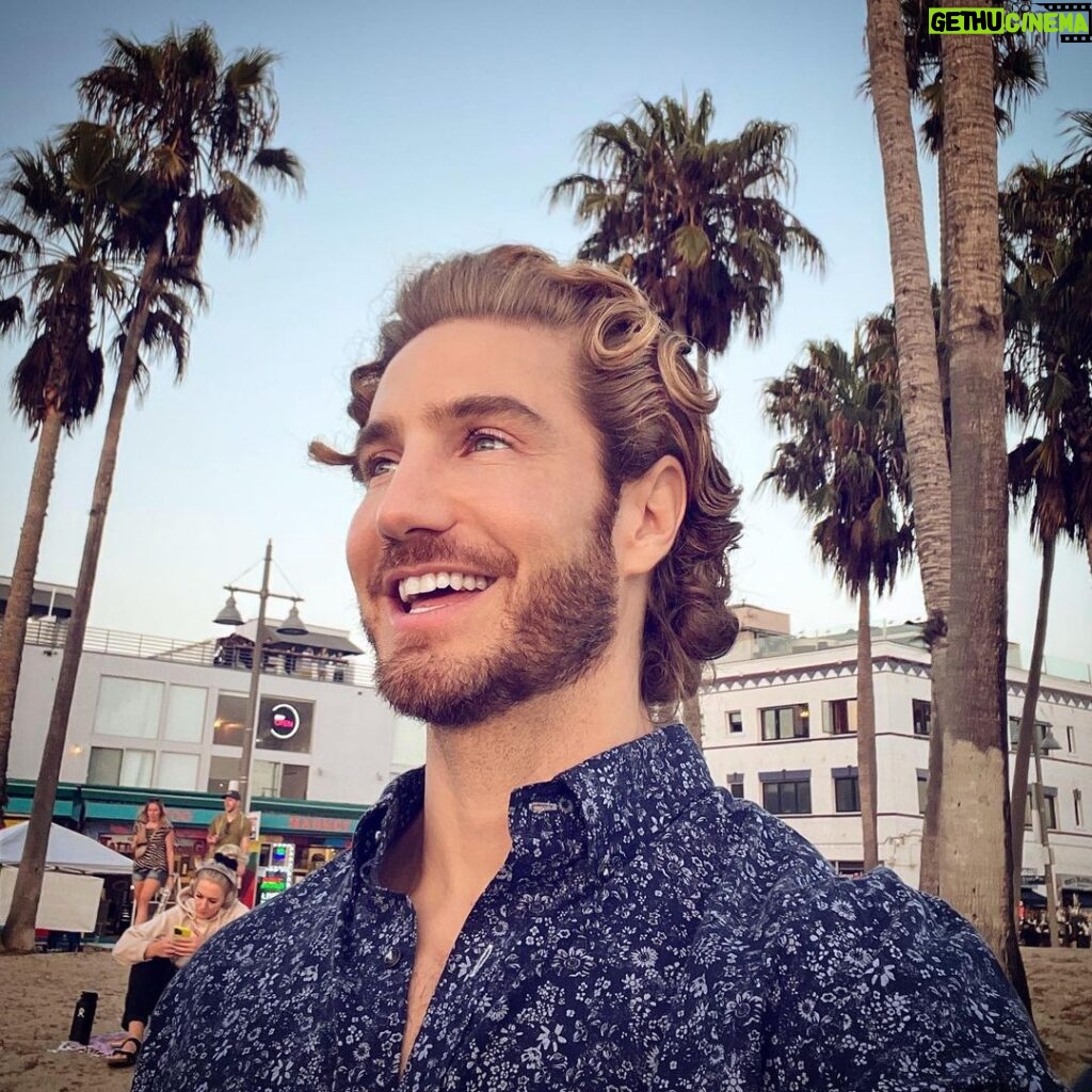 Eugenio Siller Instagram - I either care a lot or don’t care at all 🤷🏼‍♂️ #shotoniphone Venice Beach, California