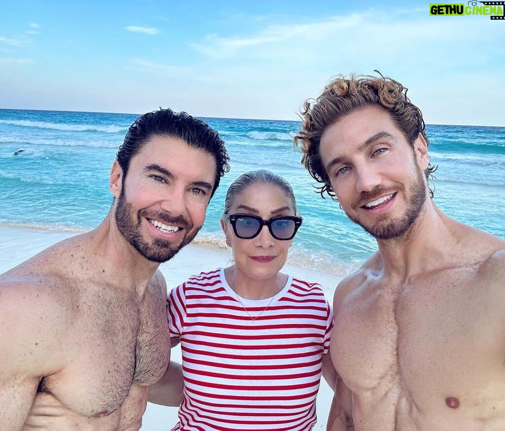 Eugenio Siller Instagram - Happy birthday Mami !!!! 🦋 ☀️ La reina de la casa ! •Family First• @liveaquacancun #aqualover #aquacancun Live Aqua Beach Resort Cancun