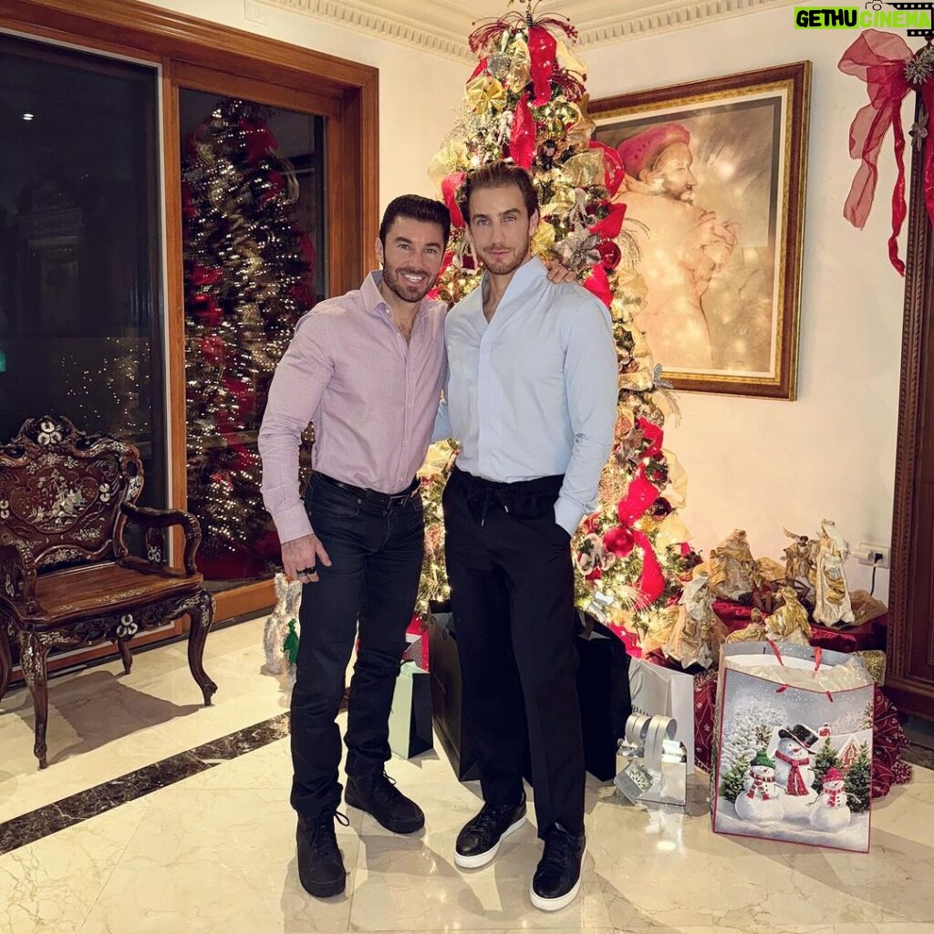 Eugenio Siller Instagram - Merry Christmas !!! 🎄 • Dec 24, 2023 • San Pedro Garza Garcia,Monterrey N.L