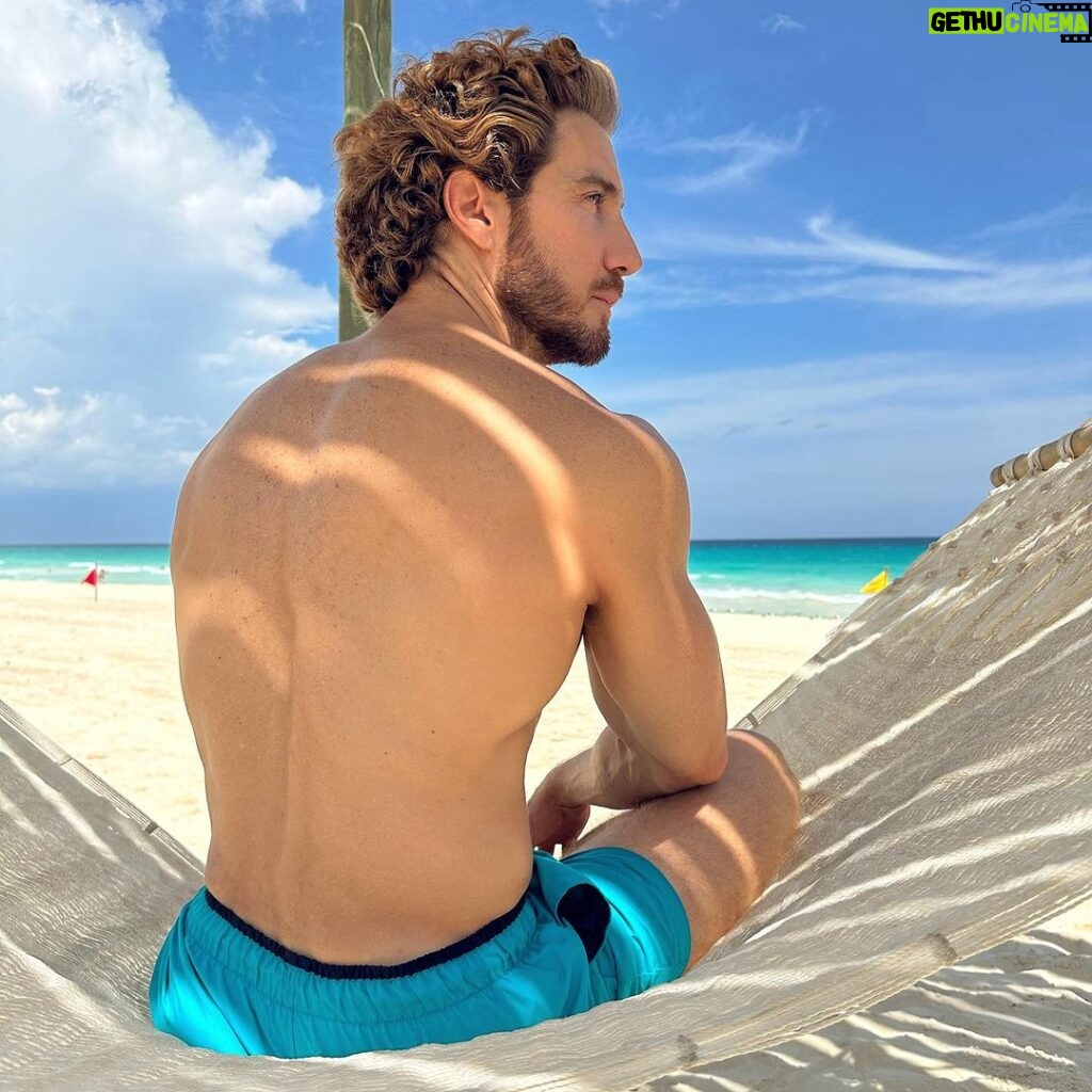 Eugenio Siller Instagram - Photos … 📷 ☀️🌴 🌊 Live Aqua Beach Resort Cancun
