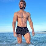 Eugenio Siller Instagram - Looking at the Sun - Positive Energy ➕⚡️ Mirando al Sol - Energía Positiva ☀️ 🔋 Live Aqua Beach Resort Cancun