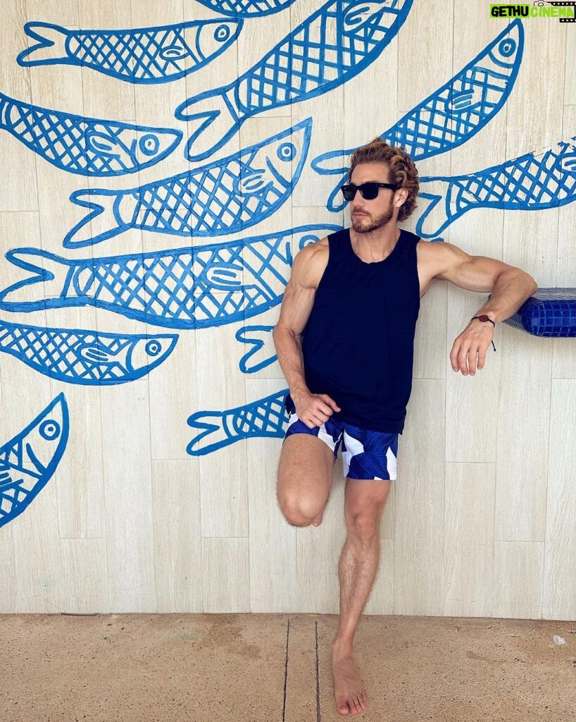 Eugenio Siller Instagram - Hello … it’s me … BRING MORE DRINKS !!! 🍹 @liveaquacancun Live Aqua Beach Resort Cancun