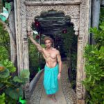 Eugenio Siller Instagram - The Hidden Garden … 🌳 @liveaquacancun #aqualover #aquacancun Live Aqua Beach Resort Cancun